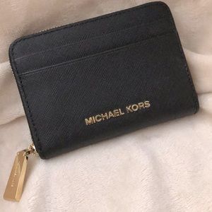 Auth Michael Kors Saffiano Zip Wallet -Black